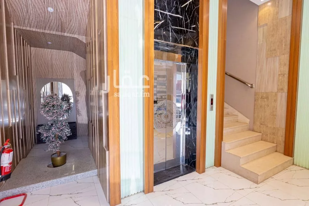 مكتب 884 م² في العارض 1