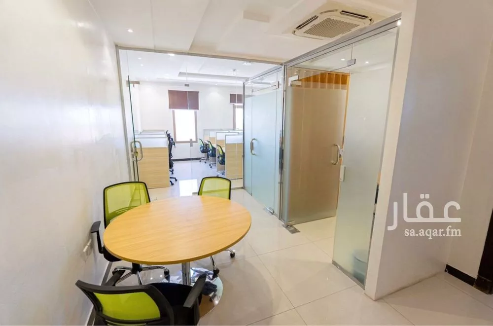 مكتب 884 م² في العارض 5