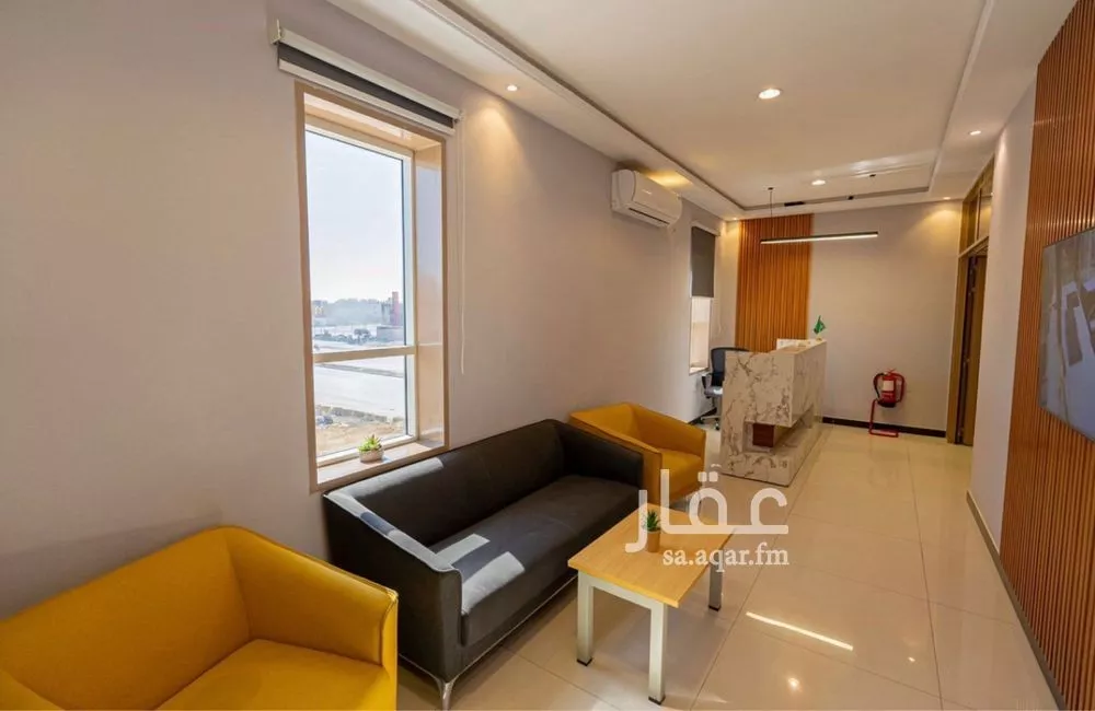 مكتب 884 م² في العارض 4