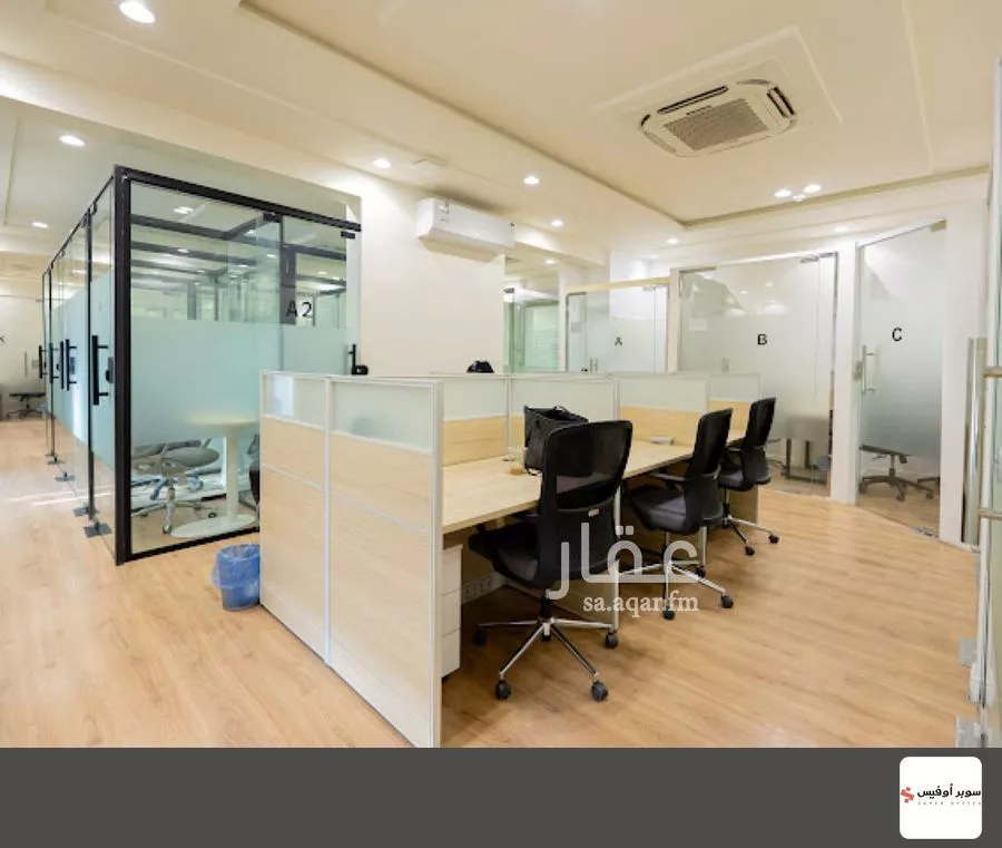 مكتب 884 م² في العارض 1