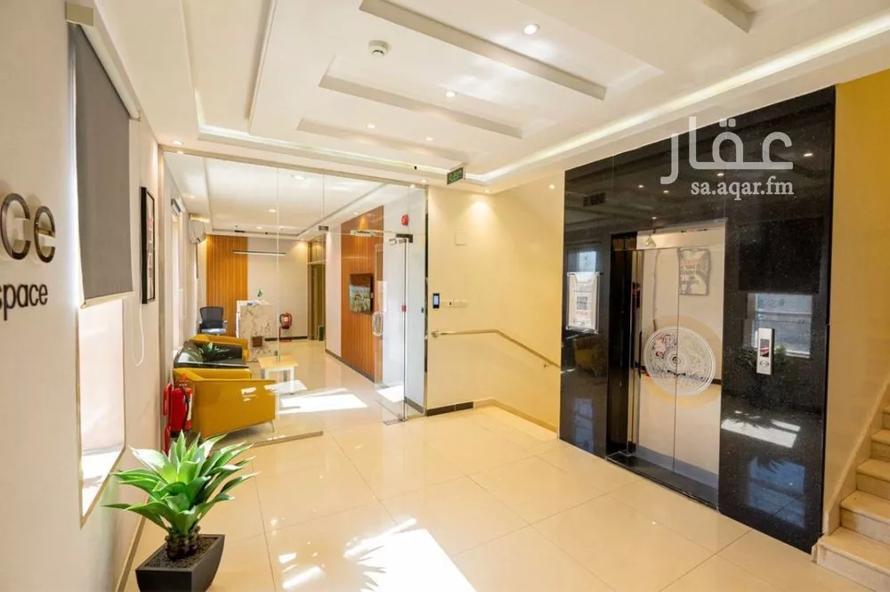 مكتب 884 م² في العارض 1