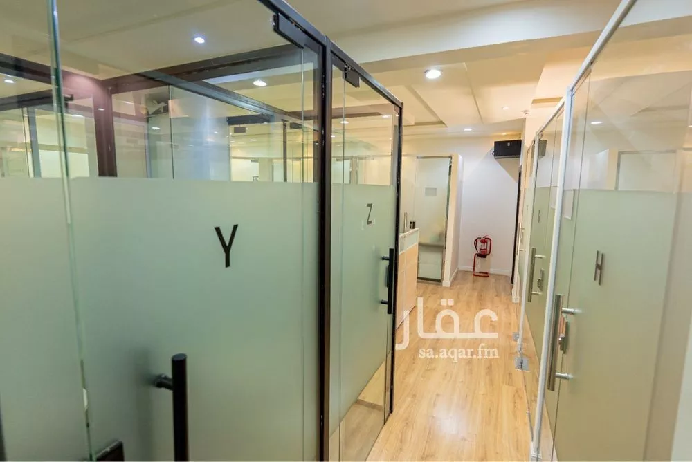 مكتب 884 م² في العارض 4