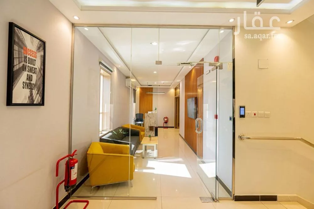 مكتب 884 م² في العارض 3