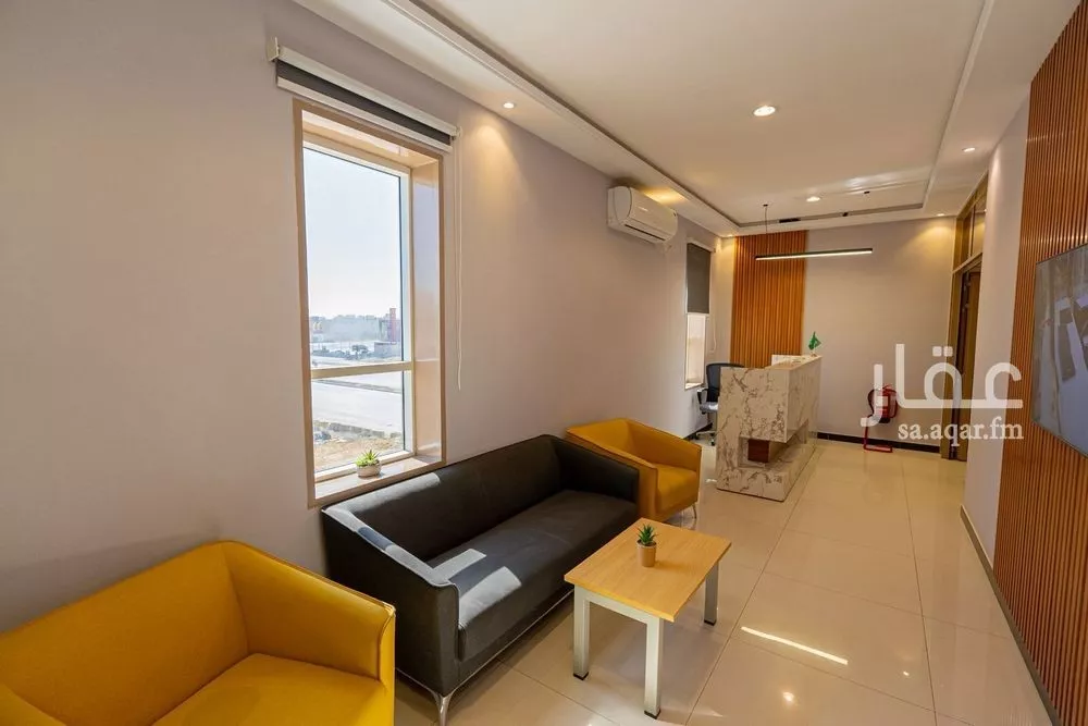 مكتب 884 م² في العارض 2