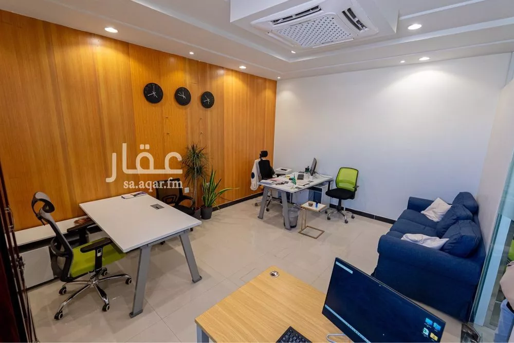 مكتب 884 م² في العارض 5