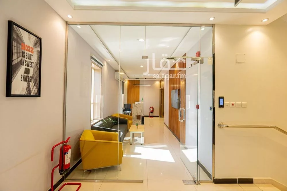 مكتب 884 م² في العارض 2