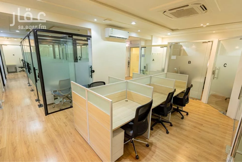 مكتب 884 م² في العارض 5