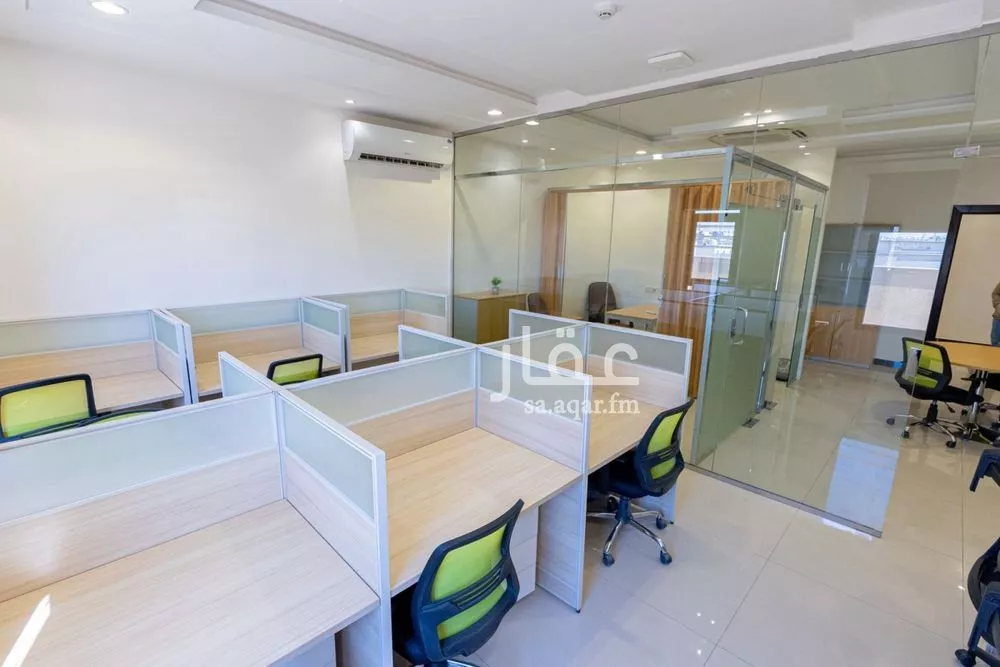 مكتب 884 م² في العارض 5