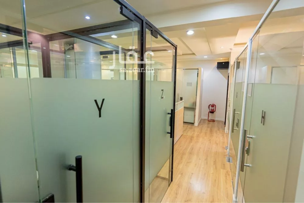 مكتب 884 م² في العارض 4