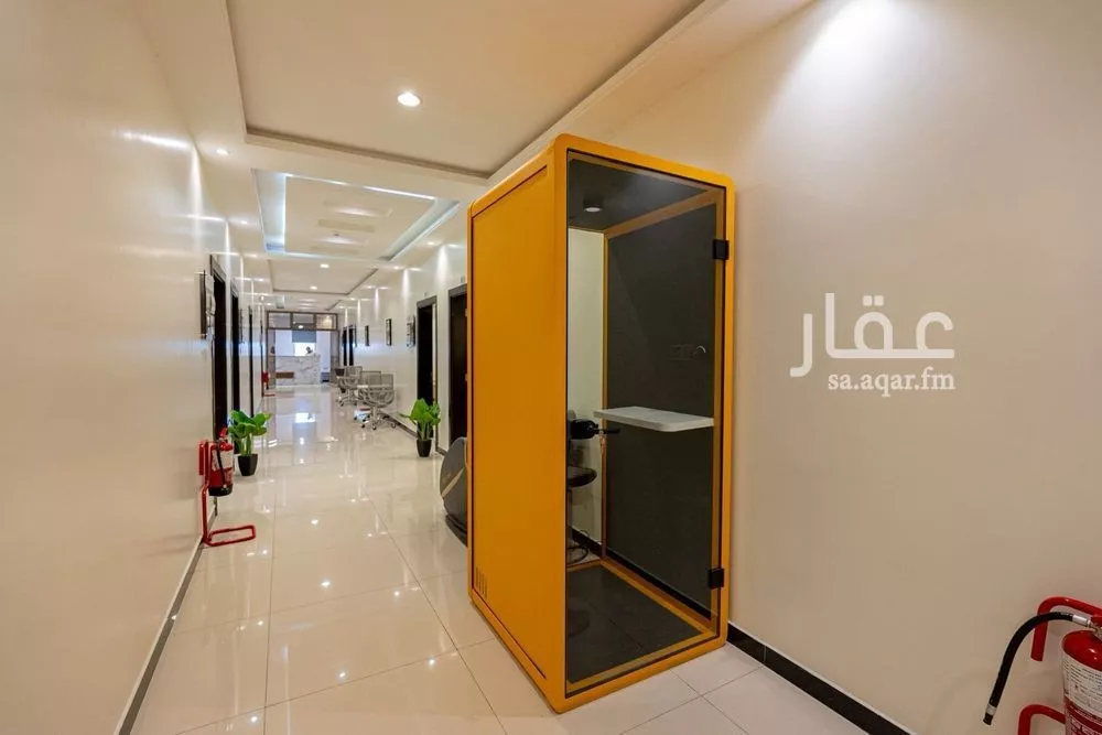 مكتب 884 م² في العارض 3