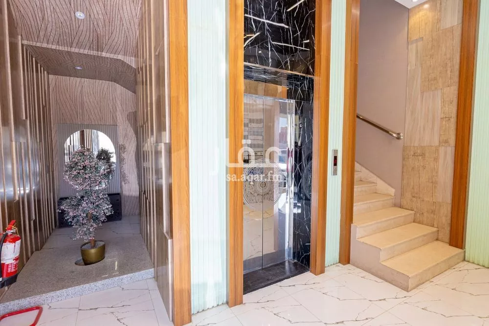 مكتب 884 م² في العارض 1