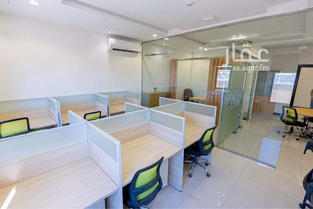 مكتب 884 م² في العارض 3