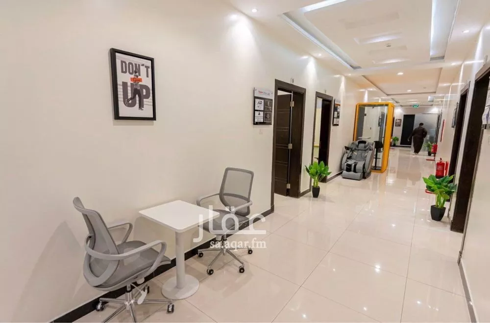 مكتب 884 م² في العارض 4