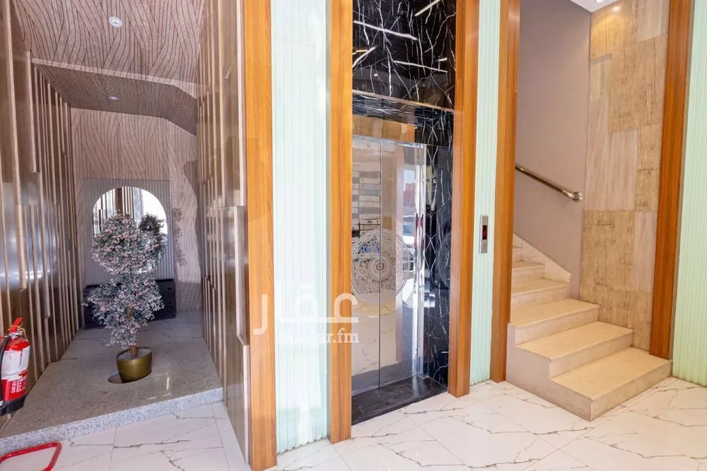 مكتب 884 م² في العارض 1