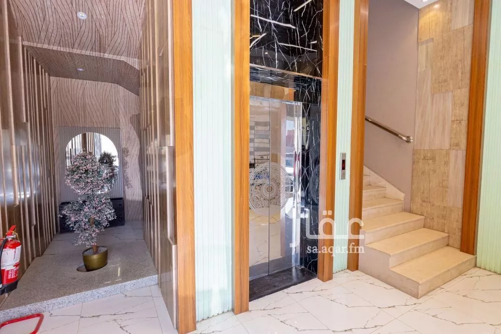 مكتب 884 م² في العارض 1