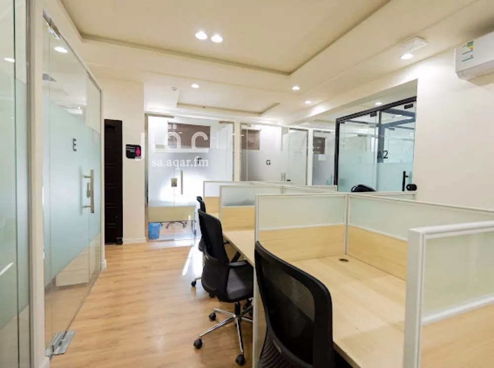 مكتب 884 م² في العارض 4