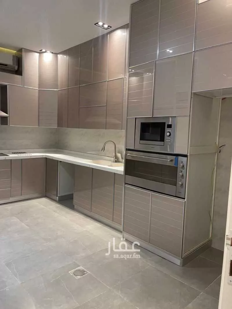 فيلا 4 غرف في العارض 2