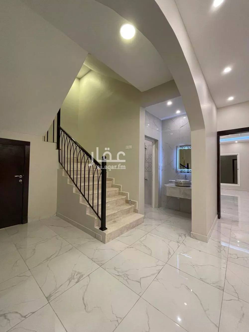 5 bedroom villa in Al Khalidiyah Ash Shamaliyah 4