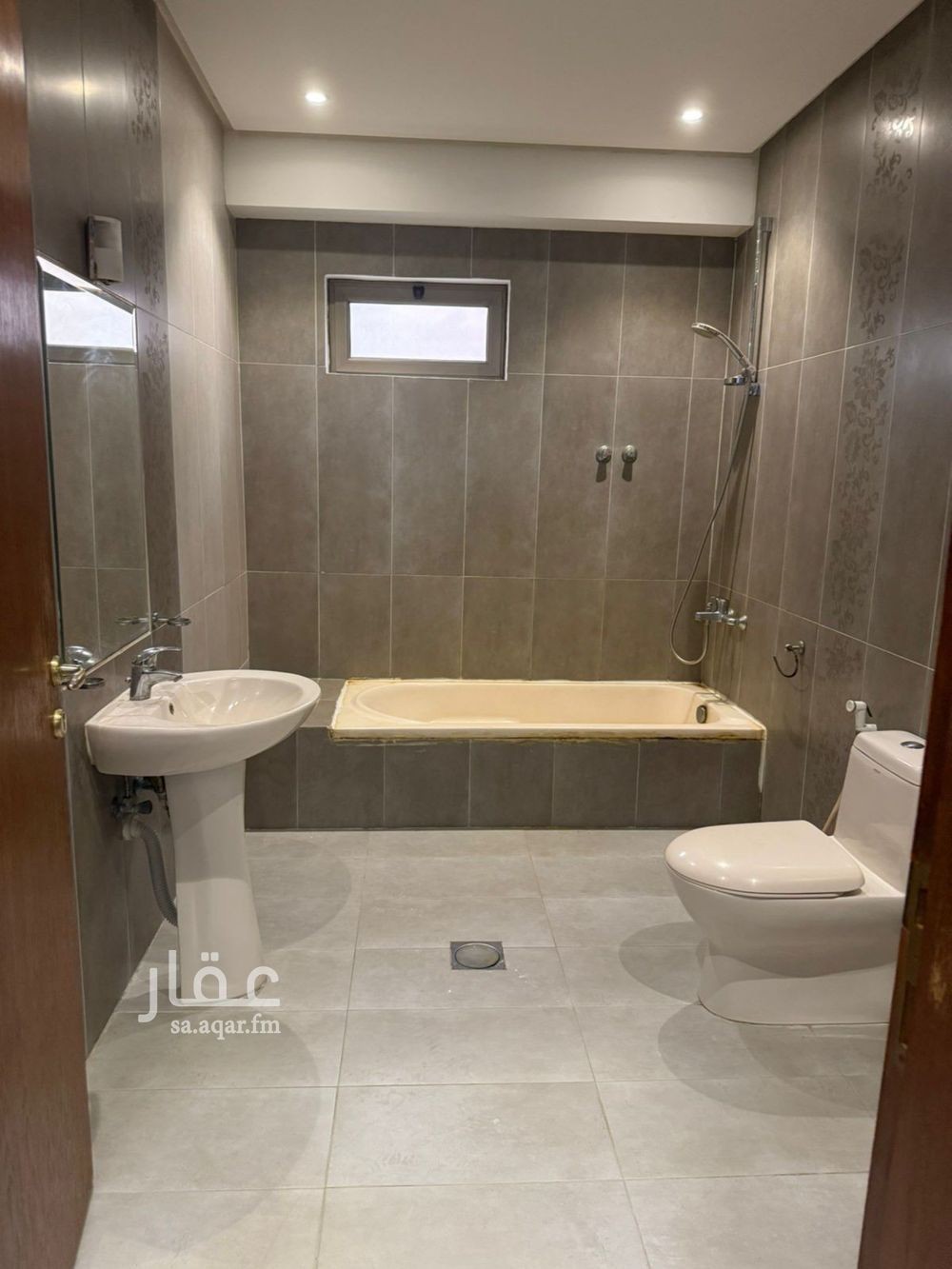 5 bedroom villa in Doha Al Janubiyah, Eastern Province 15