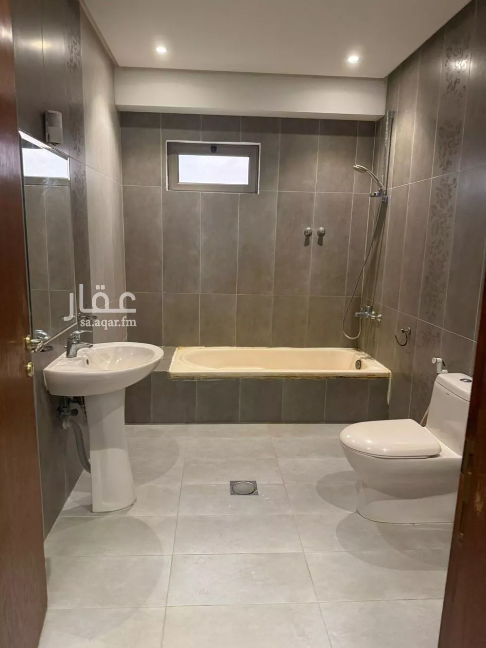 5 bedroom villa in Doha Al Janubiyah, Eastern Province 16