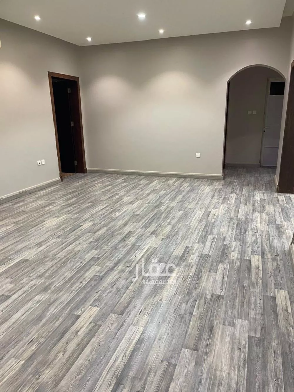 شقة 4 غرف في هجر 1