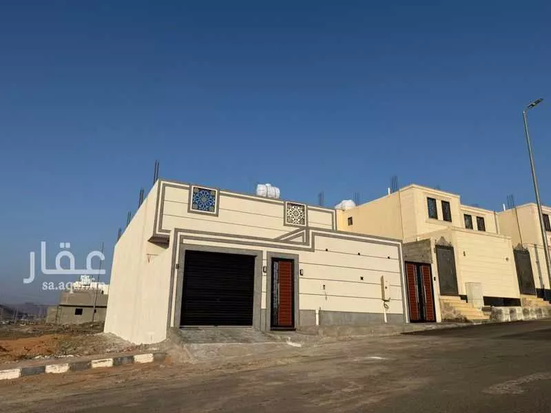 6 bedroom floor in Qalat Makhit 2