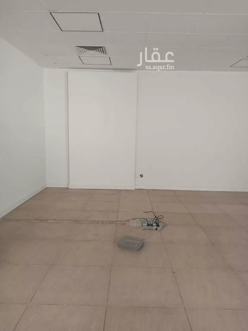مكتب 2100 م² في المرسلات 5