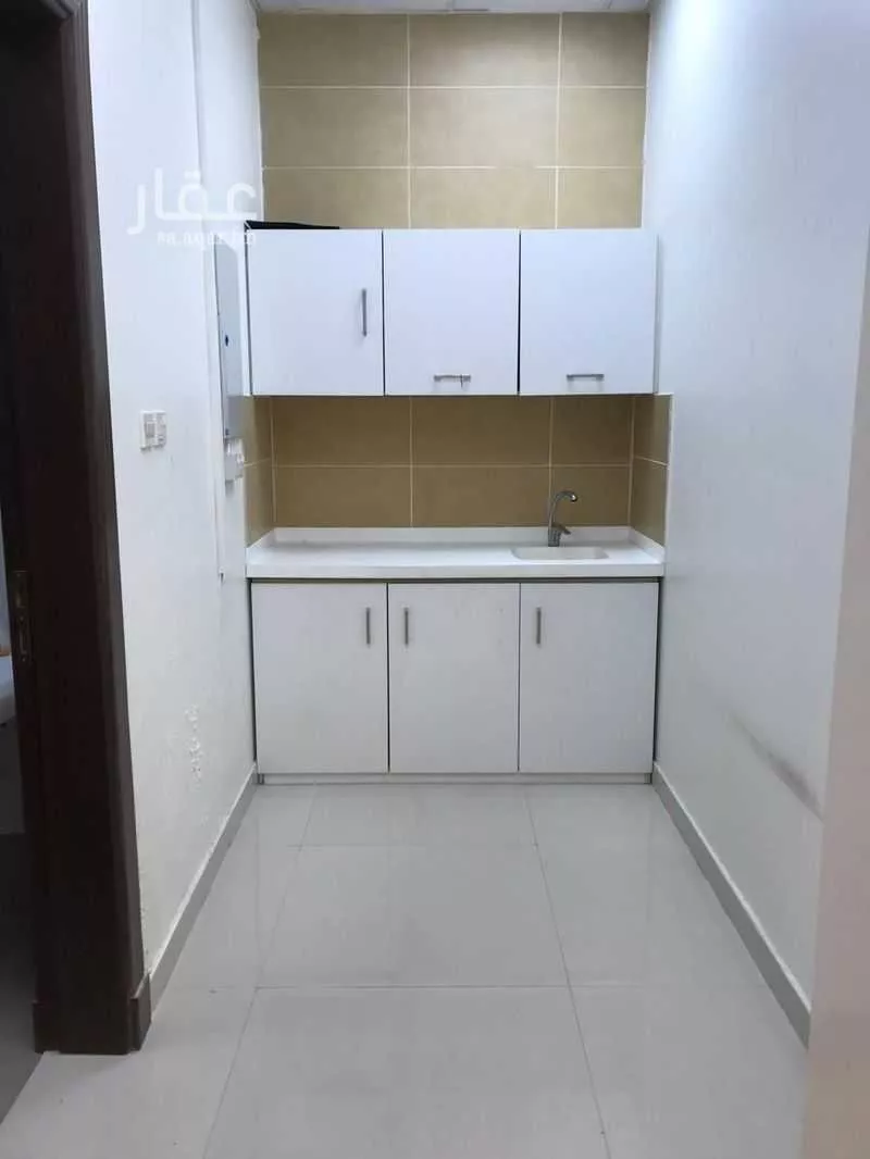 مكتب 3000 م² في الربيع 4