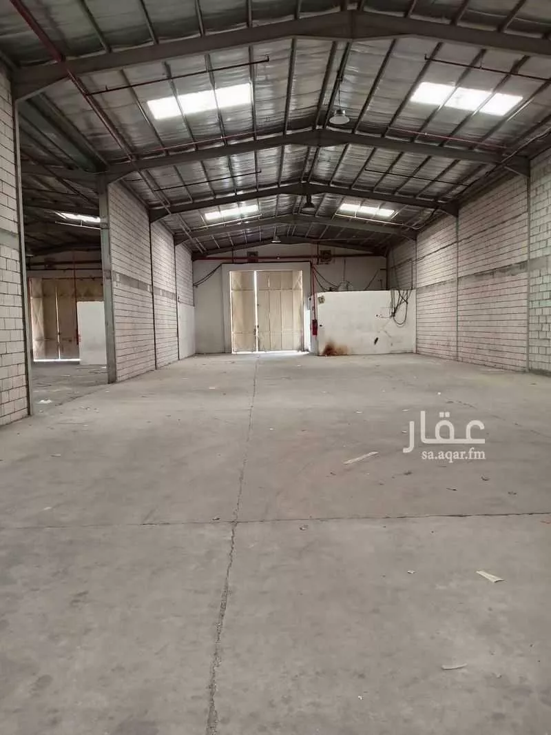 865 sqm warehouse in Ad Dar Al Baida 4