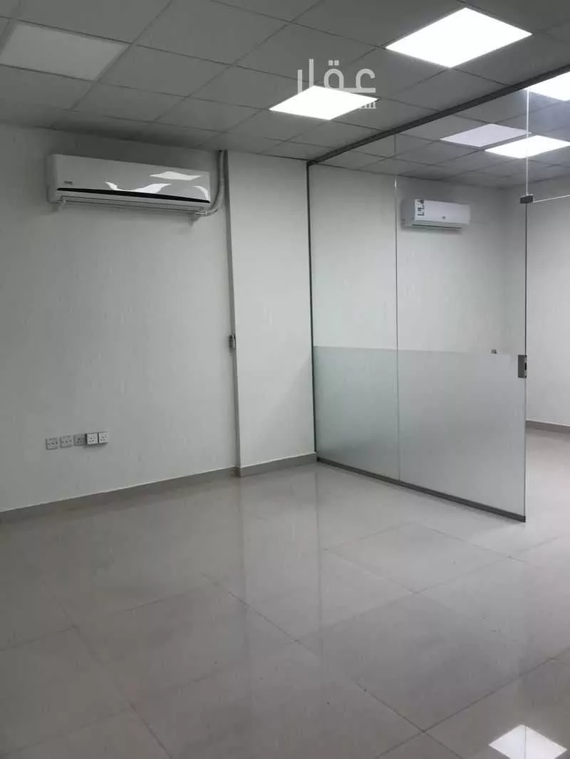 مكتب 3000 م² في الربيع 2