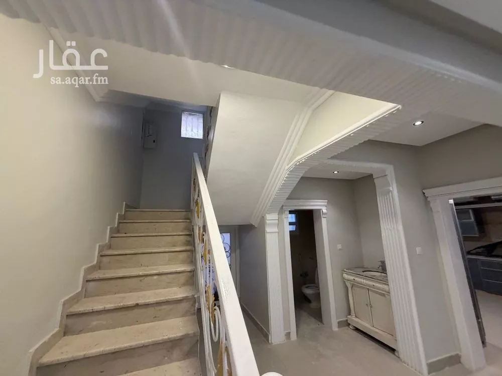 6 bedroom villa in King Abdul Aziz, Riyadh 10