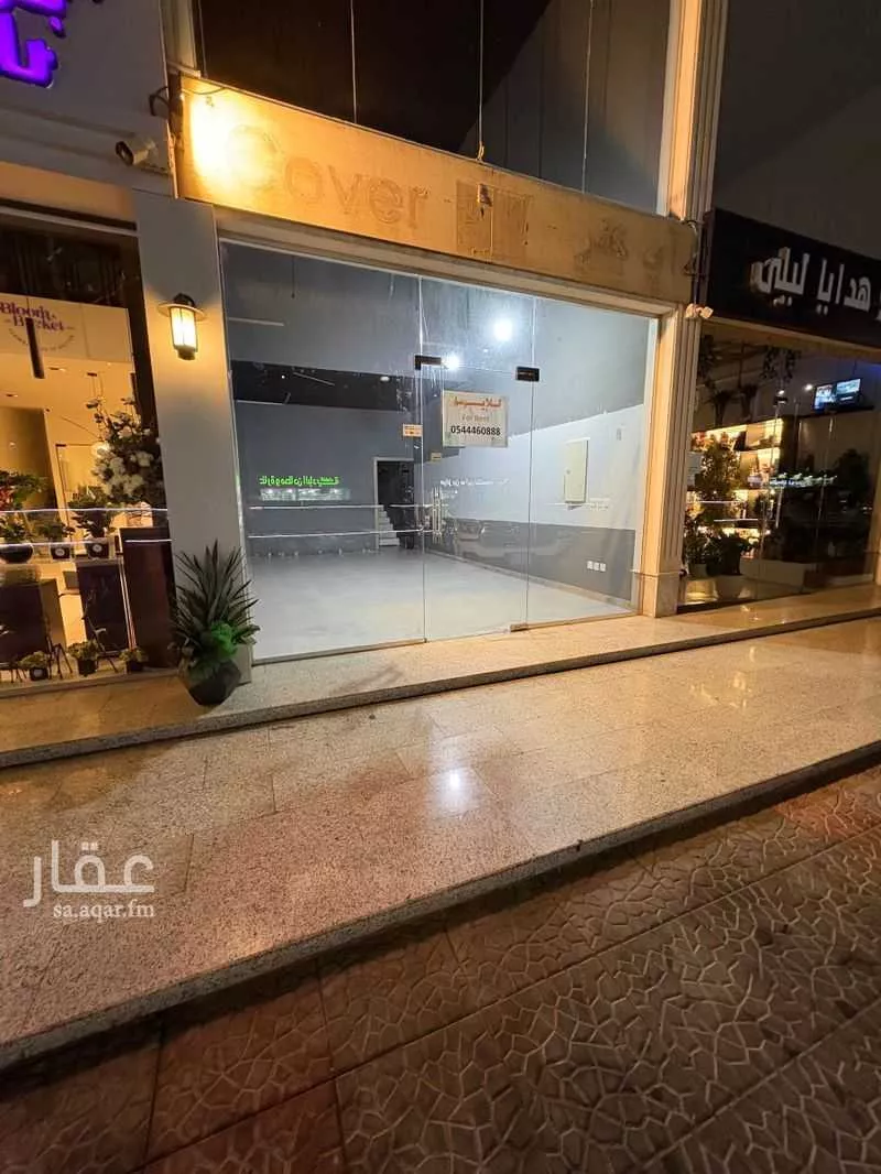 محل 65 م² في البساتين 3