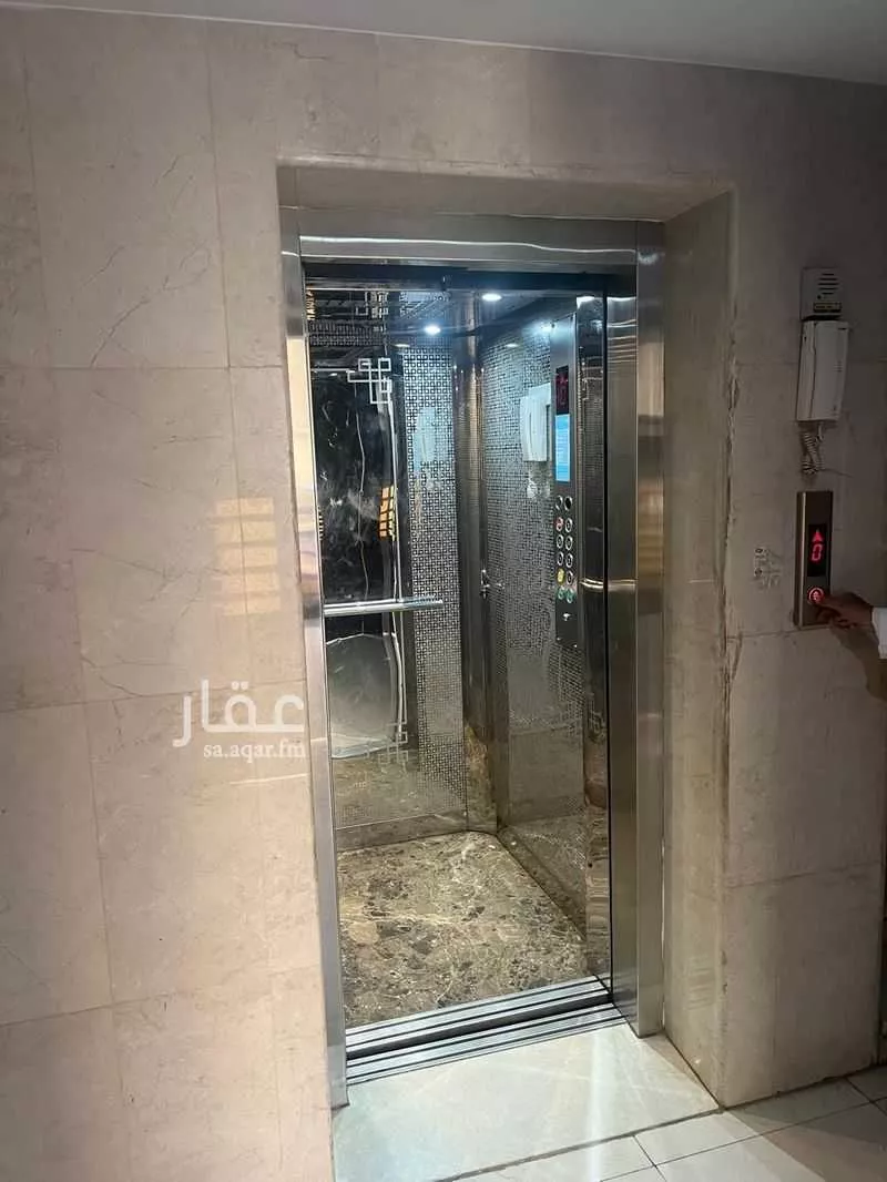 5 bedroom apartment in Al Buhayrat 4