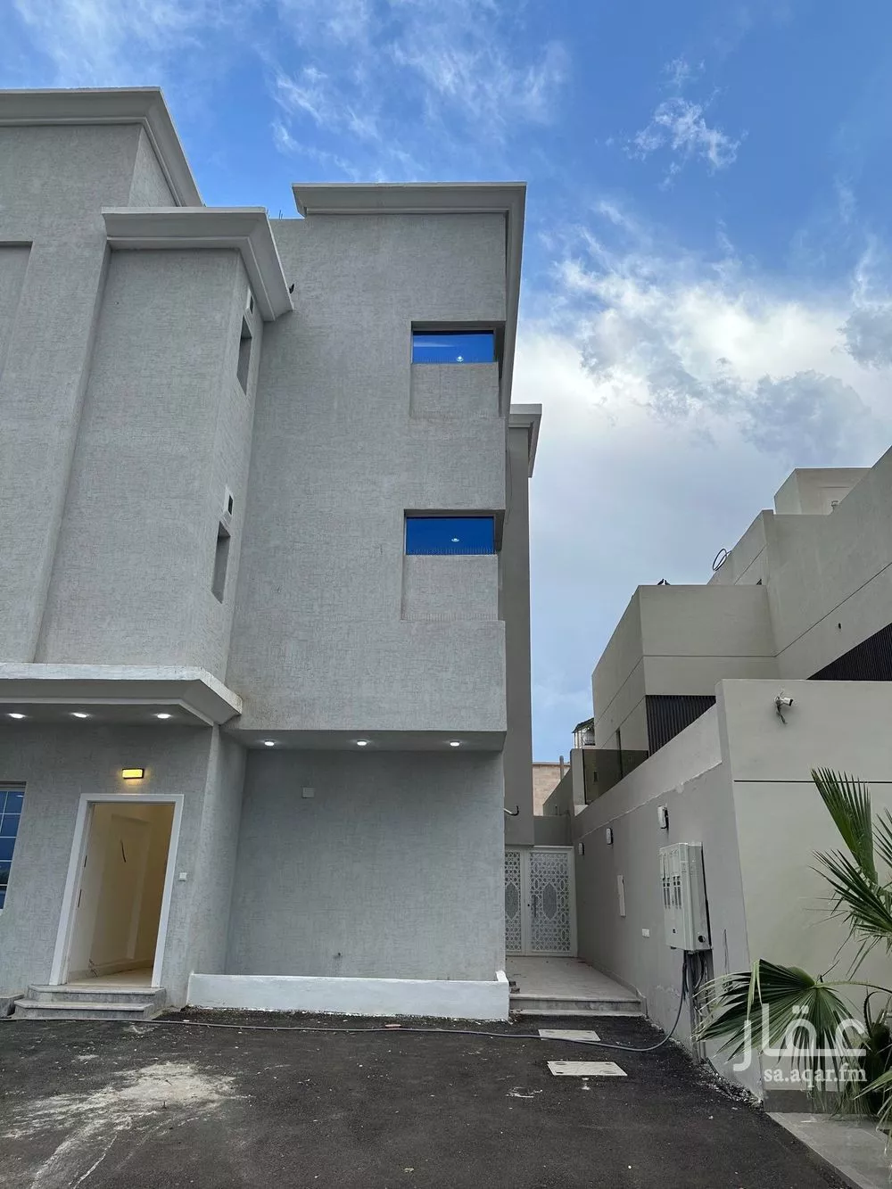 عمارة 295 م² في ذو الحليفة 2