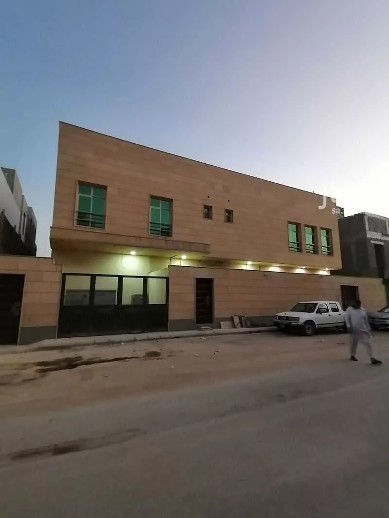 عمارة 1500 م² في الربيع 5