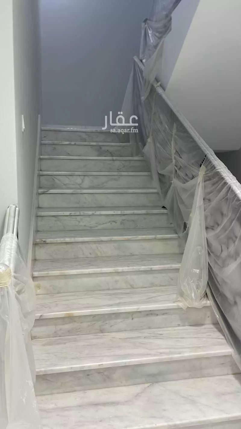 فيلا 7 غرف في طيبة 3