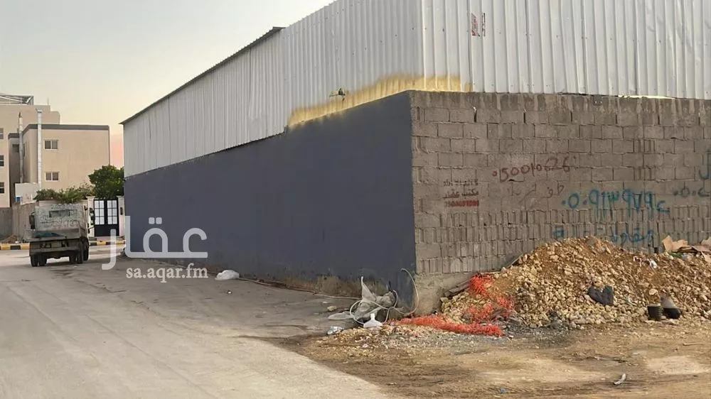 أرض 1001 م² في العارض 2