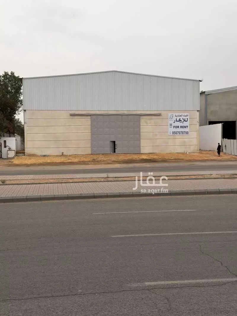 مستودع 2040 م² في السلي