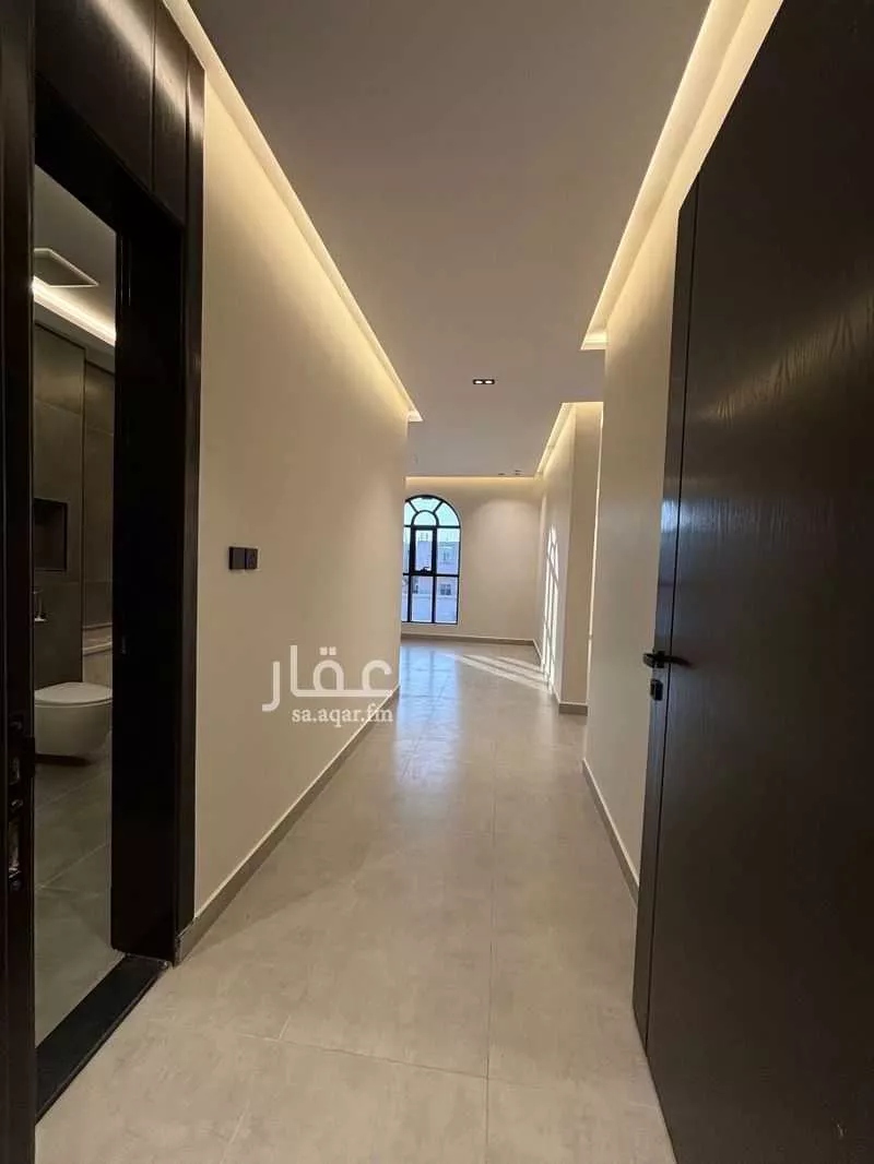 فيلا 8 غرف في الملك فهد 4