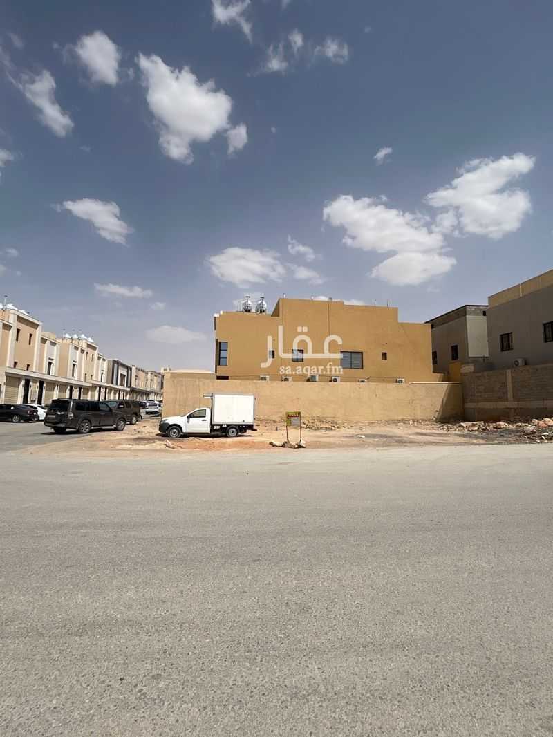 عقار  في عكاظ، الرياض 5