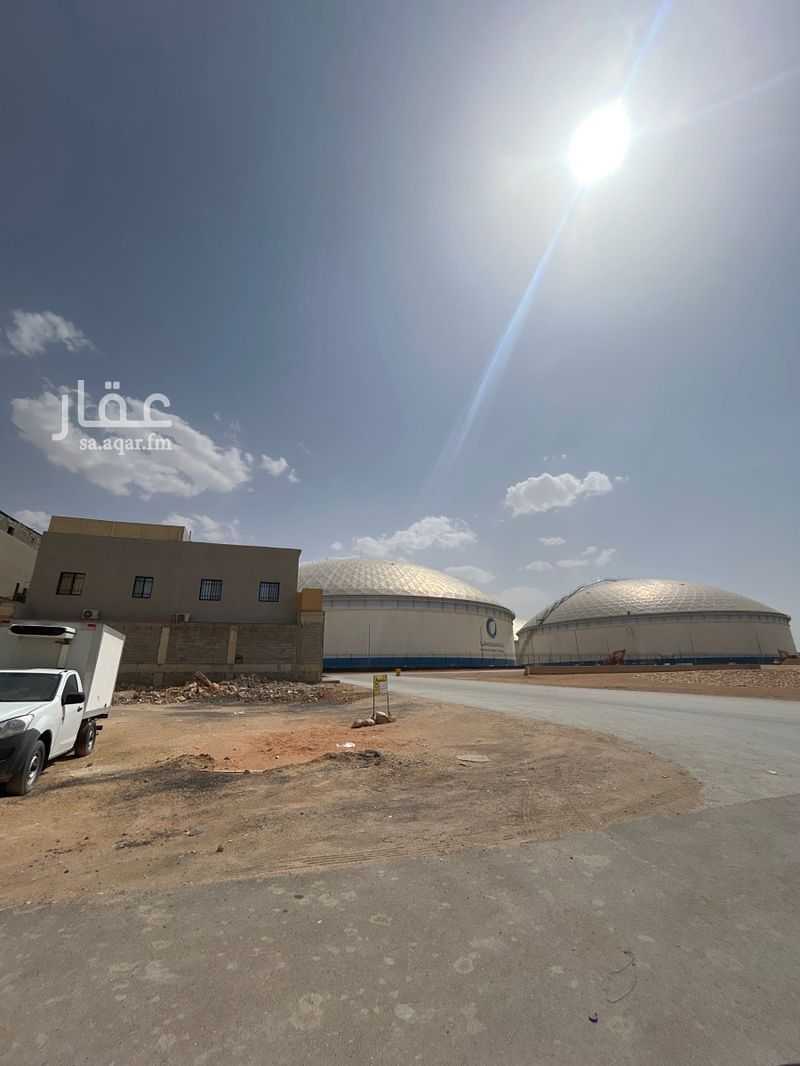 عقار  في عكاظ، الرياض 4