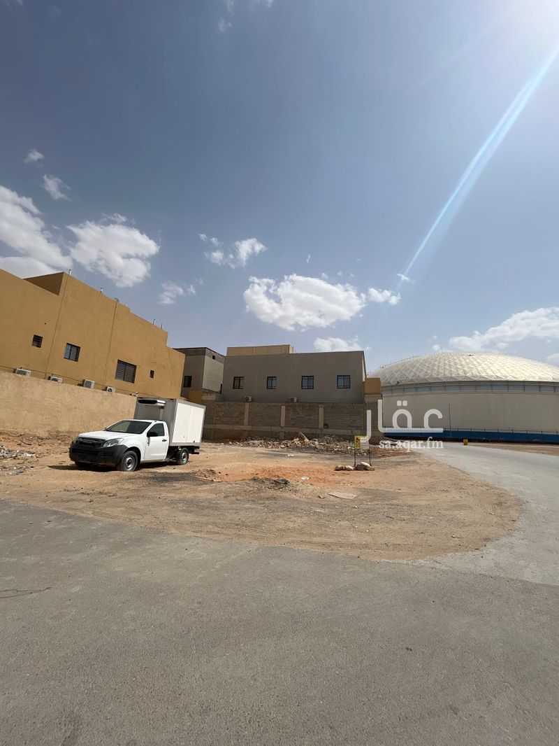 عقار  في عكاظ، الرياض 2