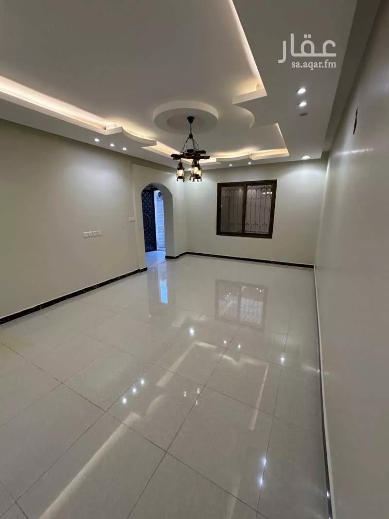 فيلا 6 غرف في طيبة 2