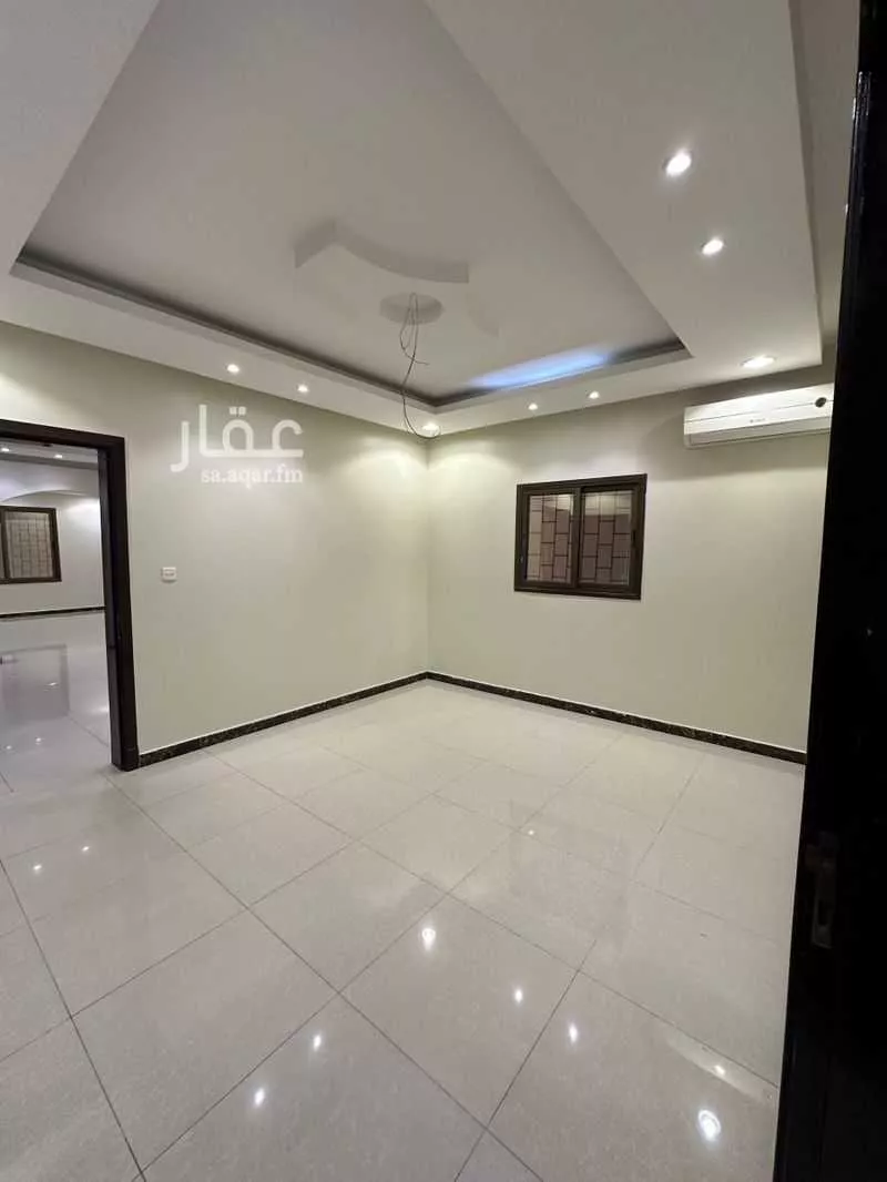 فيلا 6 غرف في طيبة 3