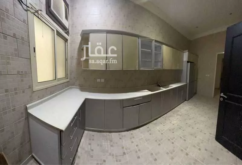 شقة 3 غرف في الحمرا 5