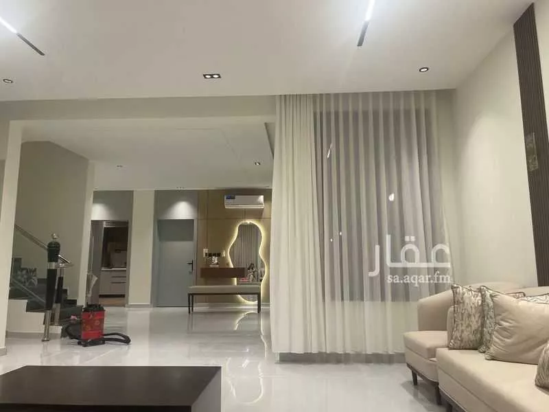 5 bedroom villa in Okaz 2