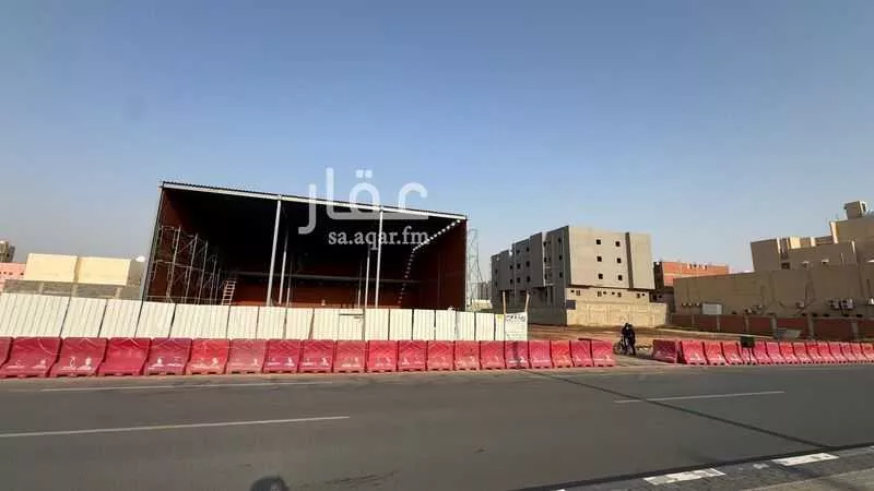 محل 792 م² في الملك فهد 4