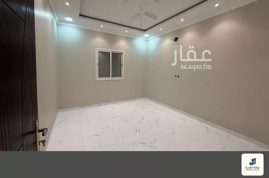 فيلا 6 غرف في العقيق 5