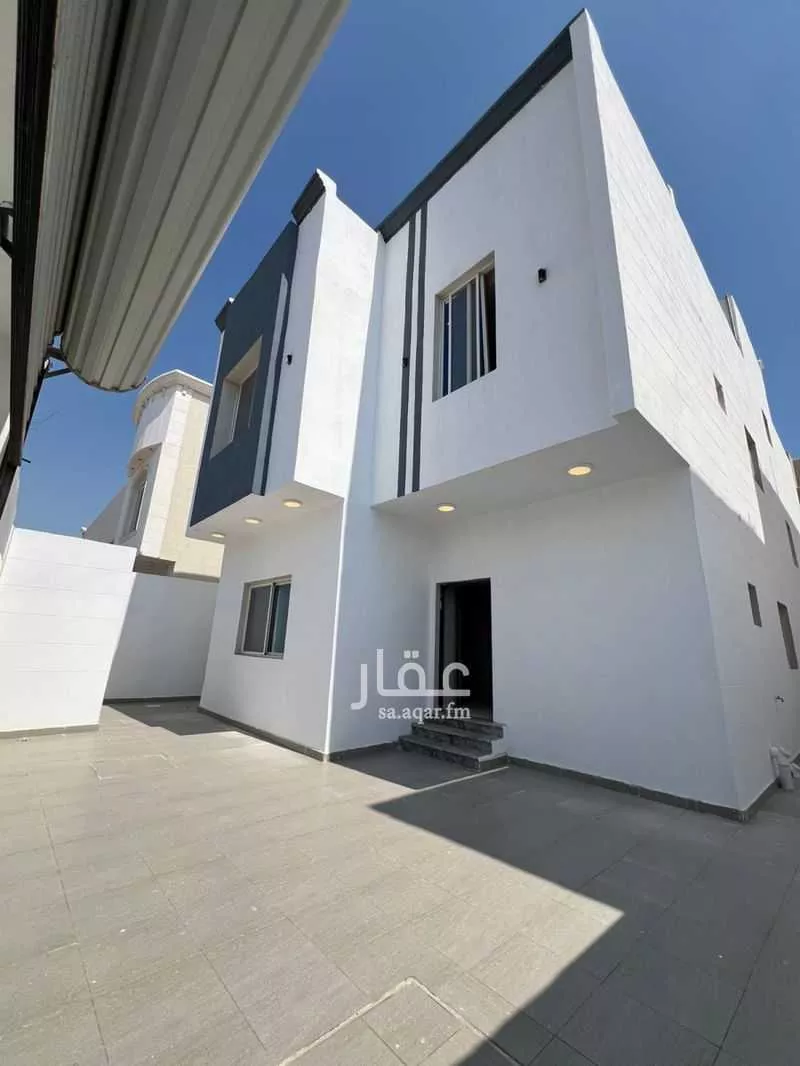 فيلا 5 غرف في الامواج 2