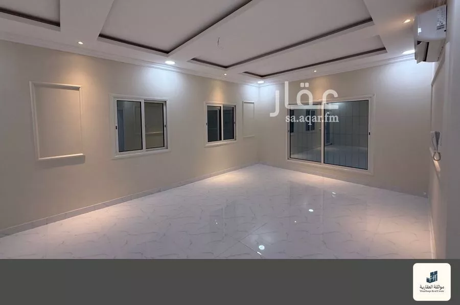 فيلا 5 غرف في العقيق 2